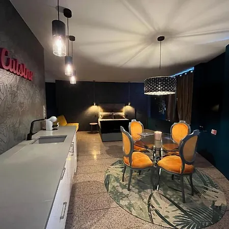 Blue Point Apartment *